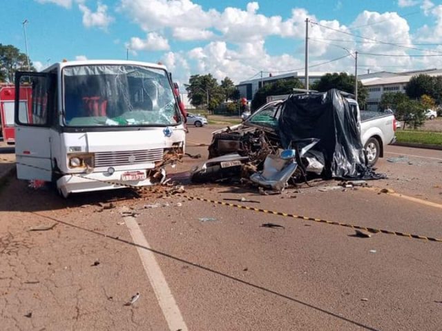 Motorista morre em colisão entre caminhonete e micro ônibus em Soledade