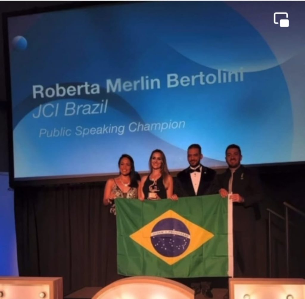 Espumosense Roberta Bertolini vence Concurso de Oratória e é a campeã das Américas