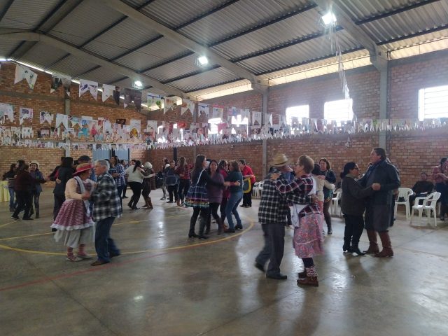 Na última quinta –feira aconteceu em Campos Borges festa junina integrando grupos da 3ª idade de Alto Alegre e Campos Borges