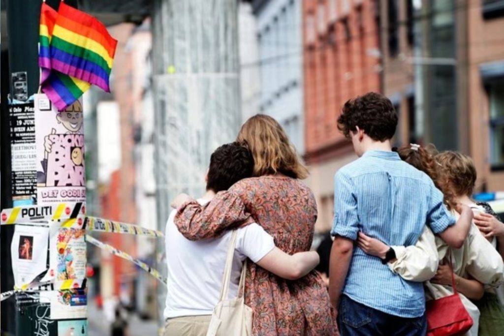 Ataque a bar em Oslo é investigado como ato terrorista; Parada gay é cancelada.