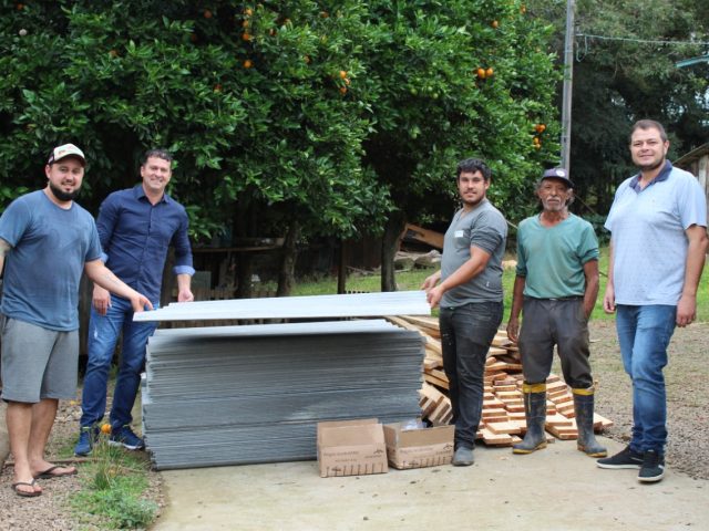 TIO HUGO: iniciada a entrega dos materiais para o primeiro lote do Programa Municipal de Reformas Habitacionais