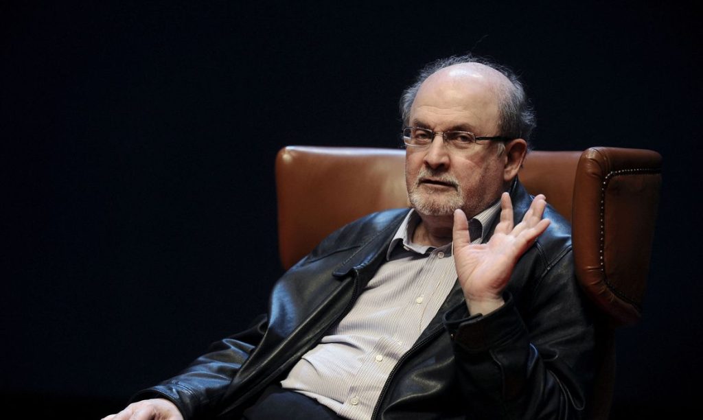 Irã: Rushdie e apoiadores são culpados por ataque