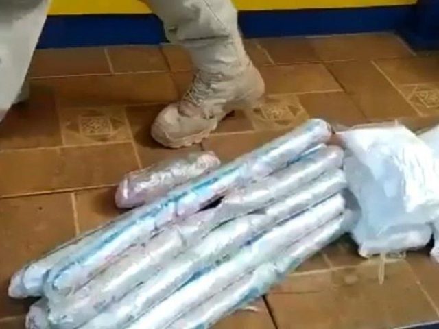 Três paraguaios são presos pela PRF em Sarandi com carreta com carga de dinamite e cocaína