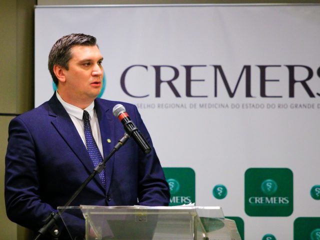 Presidente do CREMERS, Carlos Sparta, alerta para a importância da vacinação contra poliomielite