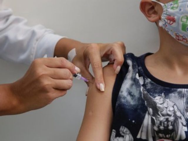 Ministério da Saúde recebe 1 milhão de doses de CoronaVac para crianças de 3 e 4 anos