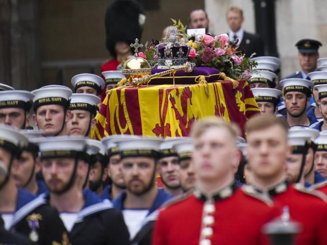 Funeral da rainha Elizabeth II reúne líderes mundiais na Abadia de Westminster