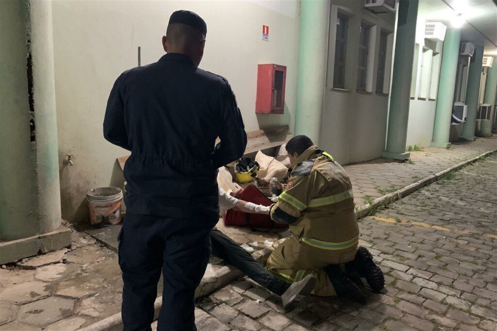 Jovem fica ferido após incêndio em restaurante no campus da UFSM