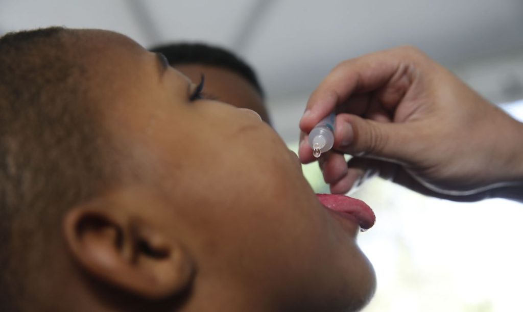 Por que pólio voltou a preocupar o país?