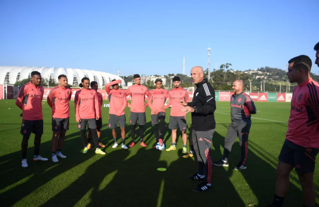 Preparador físico Flávio de Oliveira deixa o Inter após seis meses