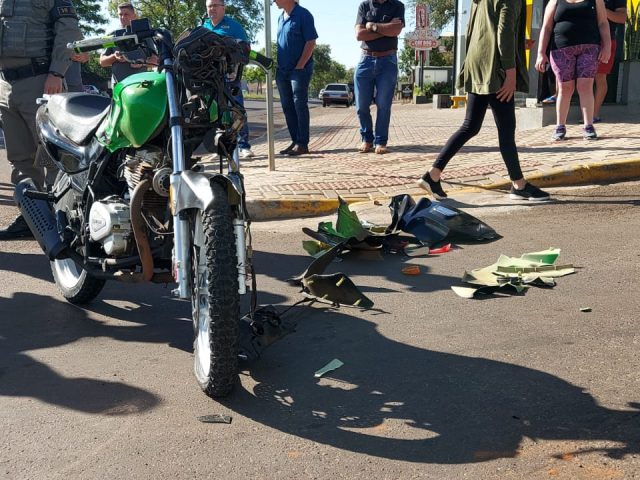 Acidente de trânsito deixa motociclista ferido na Av. Osvaldo Júlio Werlang