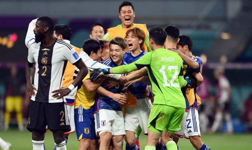 Reservas decidem e Japão supera Alemanha por 2 a 1 na estreia da Copa