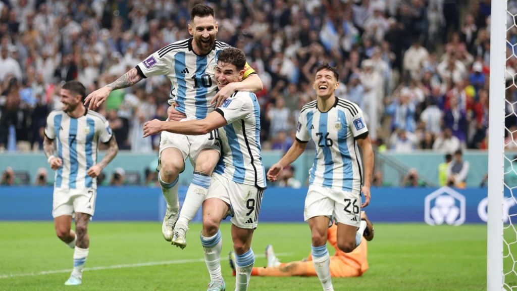 Argentina goleia Croácia e espera o vencedor de França e Marrocos para a final da Copa do Mundo