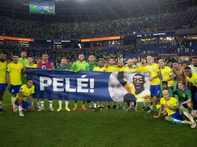 Seleção faz homenagem a Pelé após goleada contra a Coreia