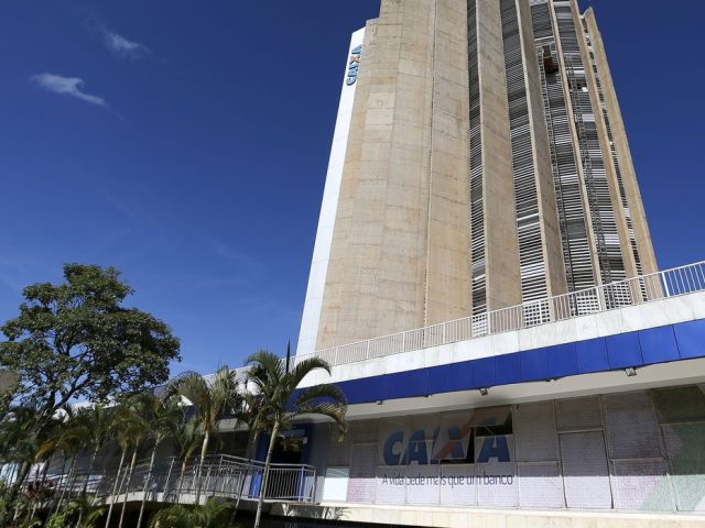 Caixa suspende crédito consignado para beneficiários do Bolsa Família