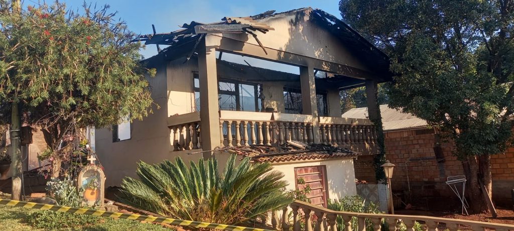 Incêndio destrói residência de Patrick Silveira na Vila Paz