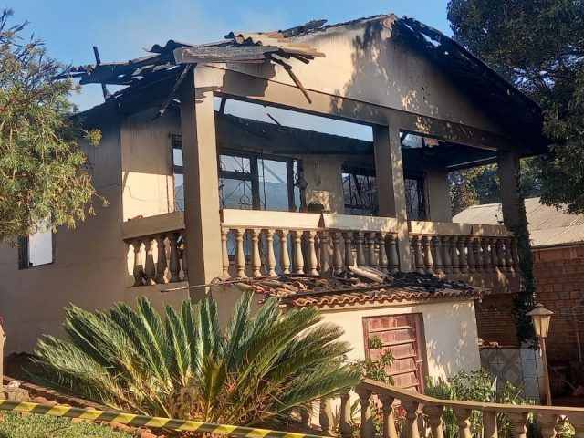 Incêndio destrói residência de Patrick Silveira na Vila Paz