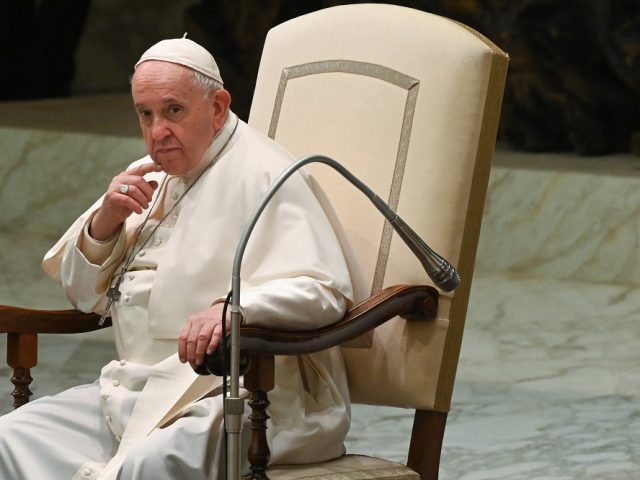 Papa Francisco é internado em hospital de Roma, diz Vaticano