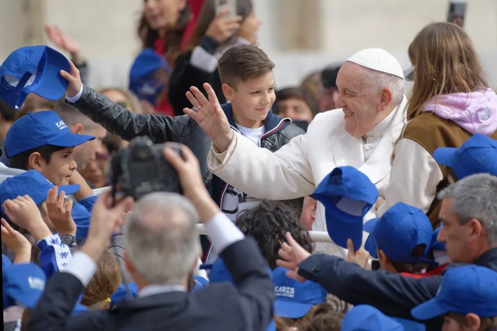 Atualização: Papa Francisco é internado em Roma com infecção respiratória