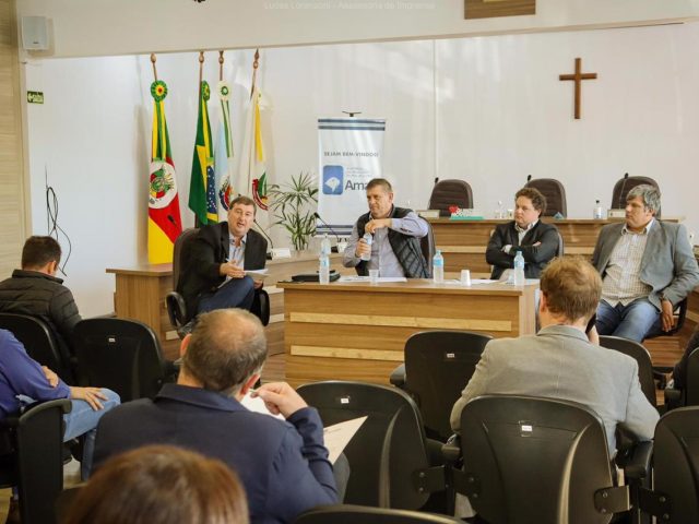 Reunião da AMAJA reuniu prefeitos em Quinze de Novembro