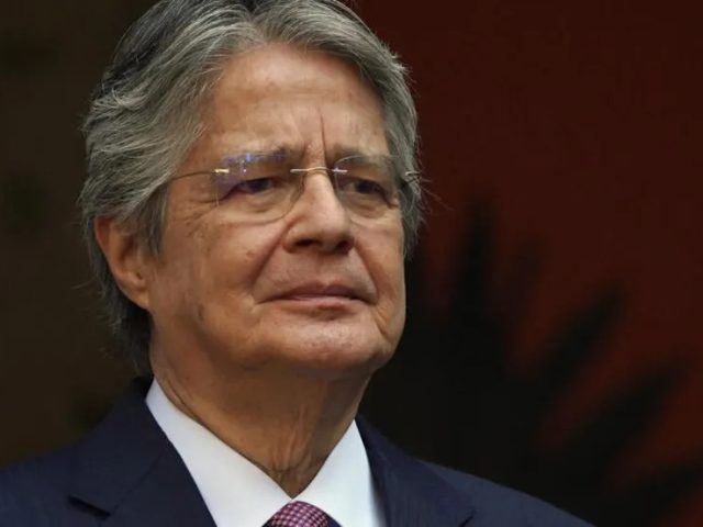 Presidente do Equador dissolve Parlamento e convoca novas eleições