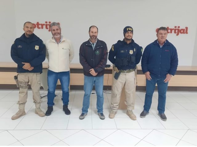 Produtores rurais de Soledade e Mormaço reúnem-se com Polícia Rodoviária Federal para tratar sobre veículos agrícolas no trânsito