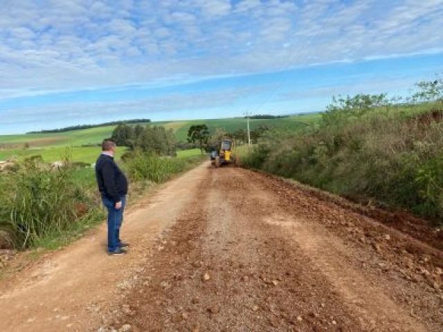 Prefeito Sérgio acompanha obras de recuperação das estradas após as fortes chuvas em Lagoa dos Três Cantos