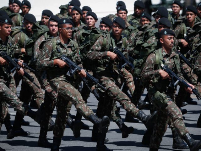 Comissão do Senado aprova proposta que proíbe militares da ativa de se candidatarem em eleições