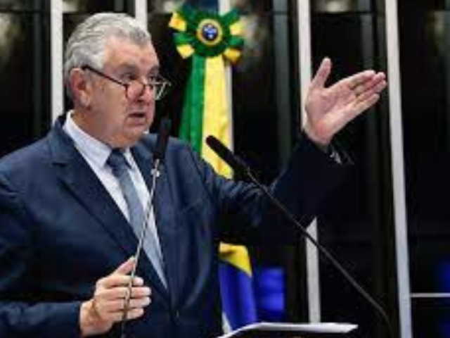 Senador Luis Carlos Heinze destaca a Abertura Nacional da Colheita da Soja em Tapera e aborda desafios da cultura no RS