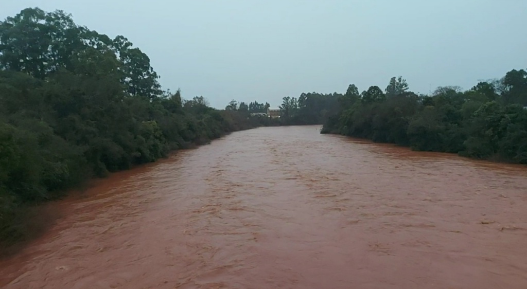 Chuvas constantes voltam a acender alerta em Espumoso